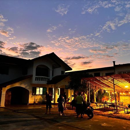 Social Garden Hostel Chiang Rai Exterior photo