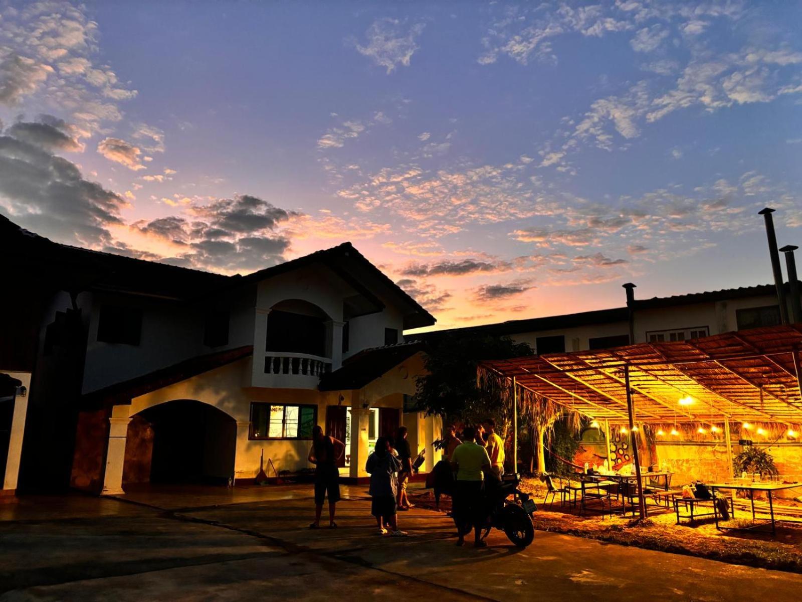 Social Garden Hostel Chiang Rai Exterior photo